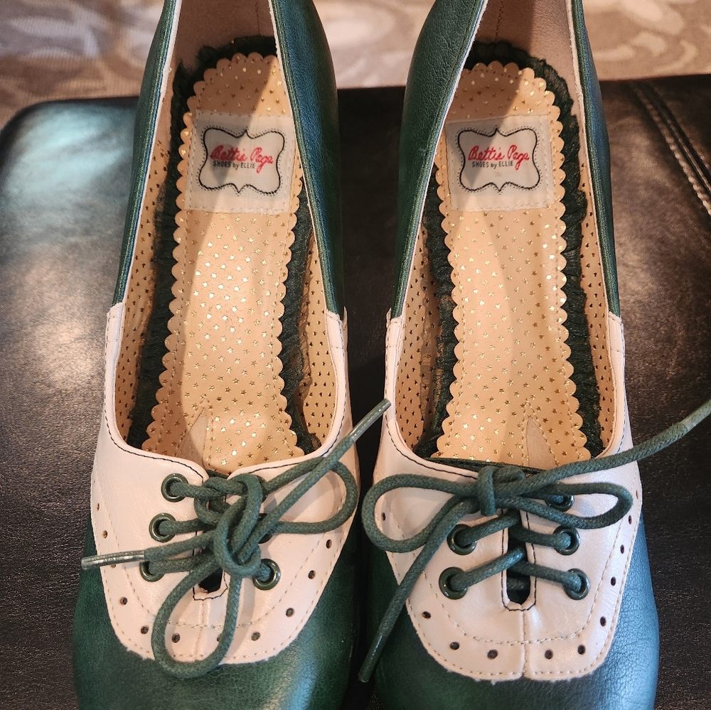 Bettie Page Saddle Shoes Size 10